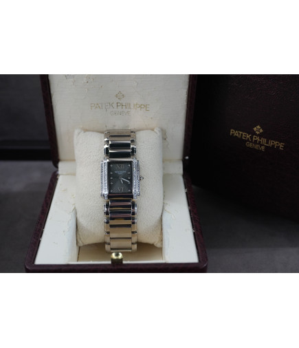 Patek Philippe Twenty4 ref.4910 Oro Blanco bisel de diamantes full set.