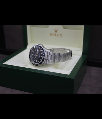 Rolex Gmt II Ref.16710 40mm Bisel negro año 2005 caja sin agujeros full set.