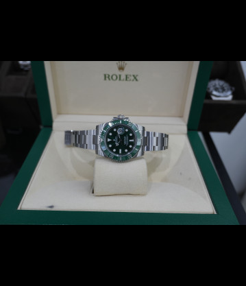 Submariner Date Dial y Esfera Verde ( HULK ) Ref.116610LV año 2019 full pegatinas con estuche y documentacion.